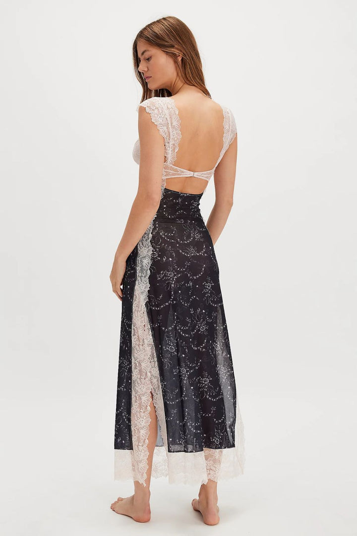 Alora™ | Elegant Dress with Classic Silhouette