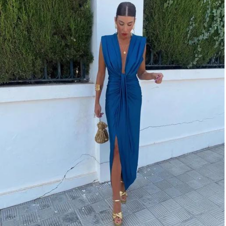 Alinéa™ | Elegant Low-Cut Dress